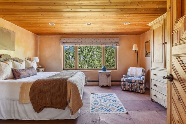 197 Circle Drive, Santa Fe, NM 87501