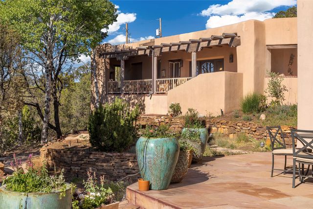 197 Circle Drive, Santa Fe, NM 87501