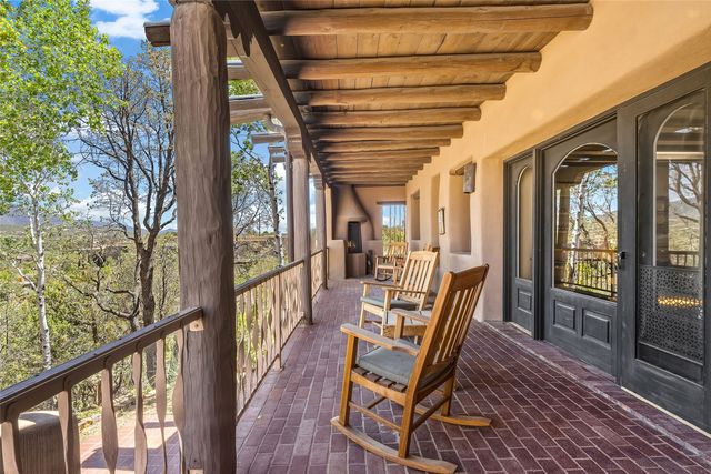 197 Circle Drive, Santa Fe, NM 87501
