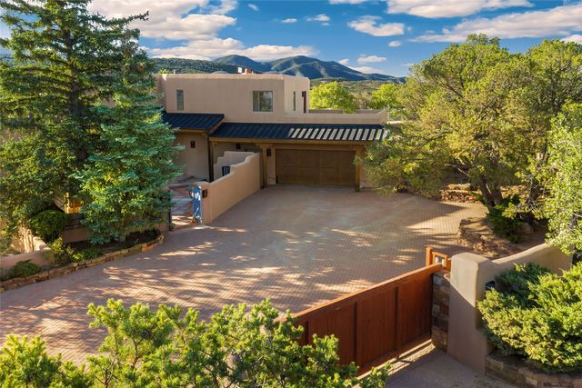 197 Circle Drive, Santa Fe, NM 87501