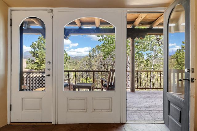 197 Circle Drive, Santa Fe, NM 87501
