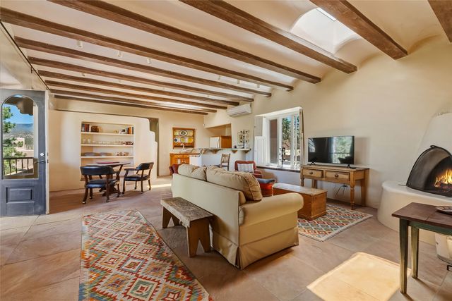 197 Circle Drive, Santa Fe, NM 87501