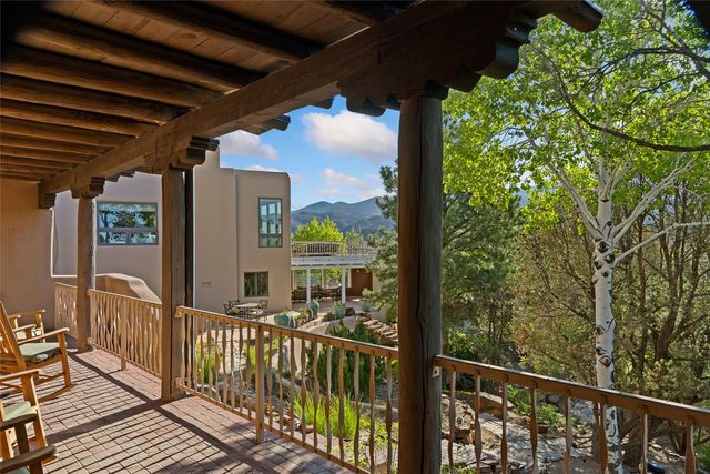 197 Circle Drive, Santa Fe, NM 87501