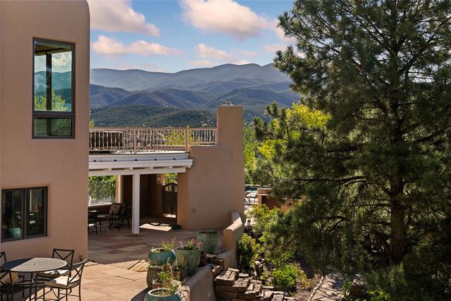 197 Circle Drive, Santa Fe, NM 87501