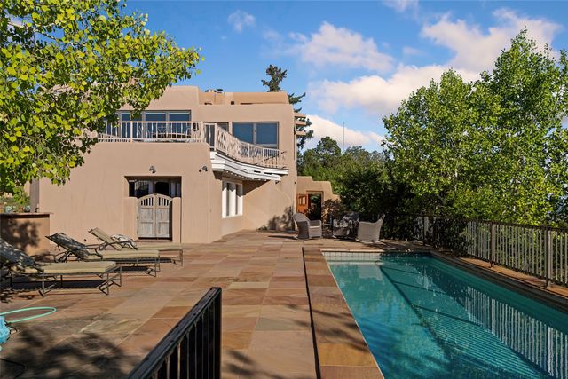 197 Circle Drive, Santa Fe, NM 87501