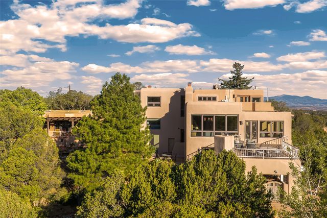 197 Circle Drive, Santa Fe, NM 87501