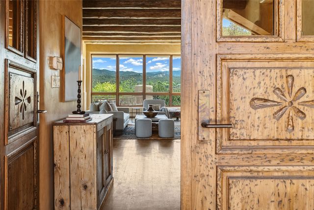 197 Circle Drive, Santa Fe, NM 87501