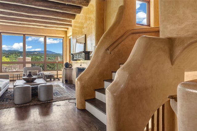 197 Circle Drive, Santa Fe, NM 87501