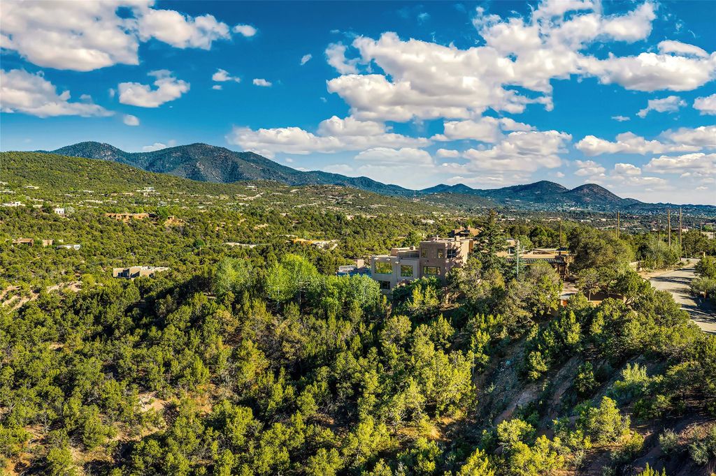 197 Circle Drive, Santa Fe, NM 87501