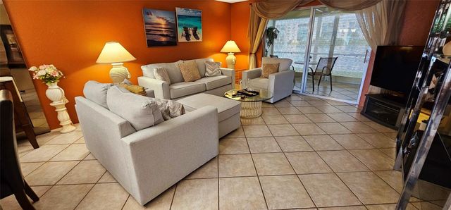 121 SE 3rd Avenue 106, Dania Beach, FL 33004