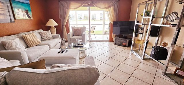 121 SE 3rd Avenue 106, Dania Beach, FL 33004