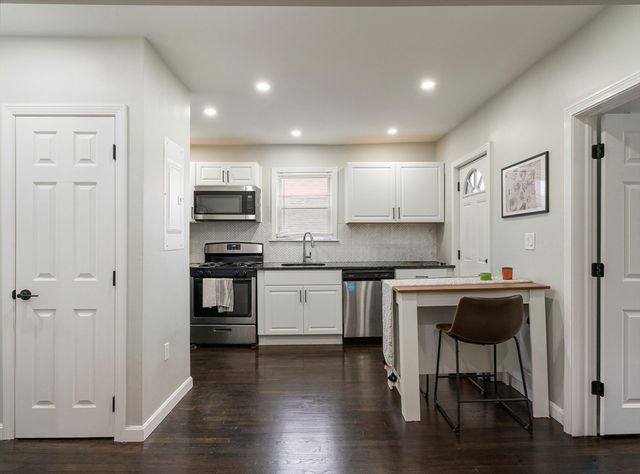 249 Everett St 2, Boston, MA 02128