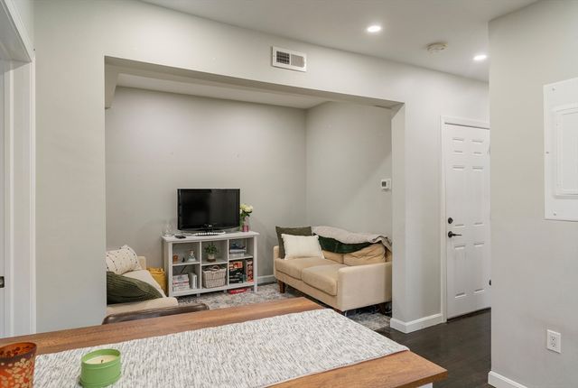 249 Everett St 2, Boston, MA 02128