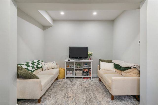 249 Everett St 2, Boston, MA 02128