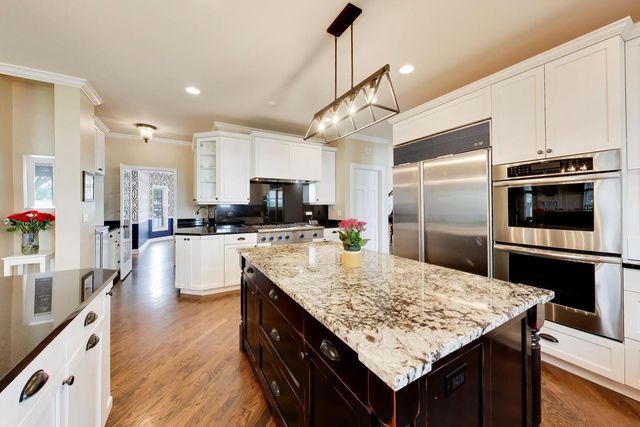 605 Lake Shore Boulevard, Wauconda, IL 60084