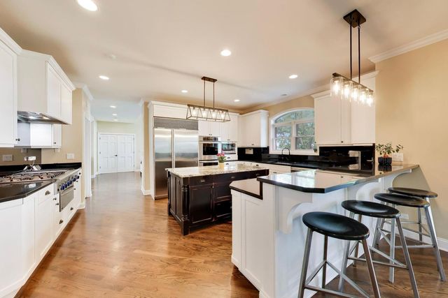 605 Lake Shore Boulevard, Wauconda, IL 60084