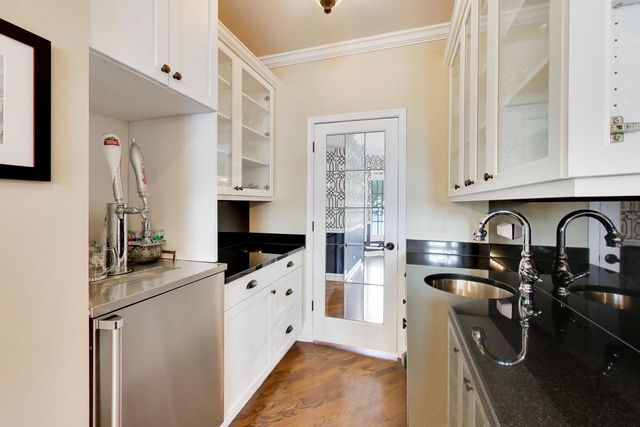 605 Lake Shore Boulevard, Wauconda, IL 60084