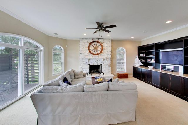 605 Lake Shore Boulevard, Wauconda, IL 60084