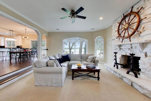605 Lake Shore Boulevard, Wauconda, IL 60084