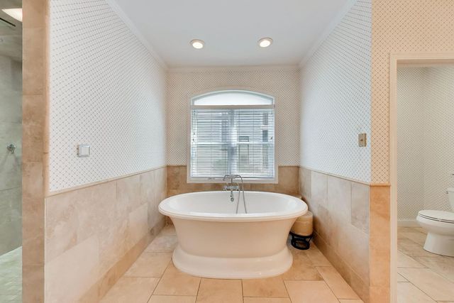 605 Lake Shore Boulevard, Wauconda, IL 60084