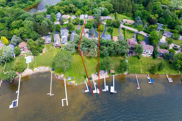 605 Lake Shore Boulevard, Wauconda, IL 60084