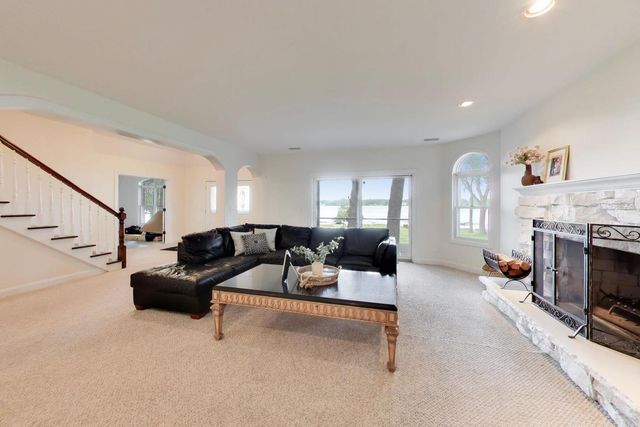 605 Lake Shore Boulevard, Wauconda, IL 60084
