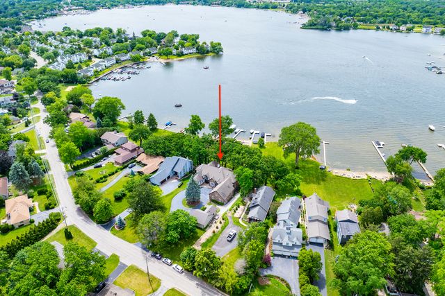 605 Lake Shore Boulevard, Wauconda, IL 60084
