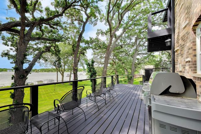 605 Lake Shore Boulevard, Wauconda, IL 60084