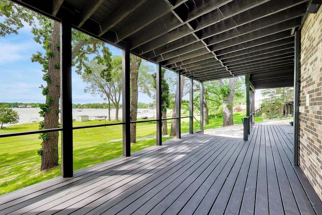 605 Lake Shore Boulevard, Wauconda, IL 60084