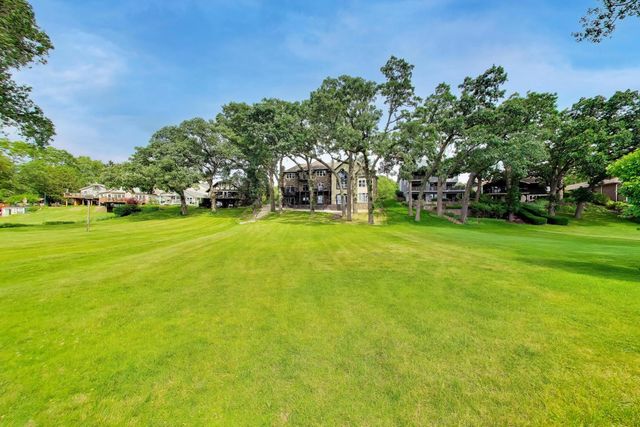 605 Lake Shore Boulevard, Wauconda, IL 60084