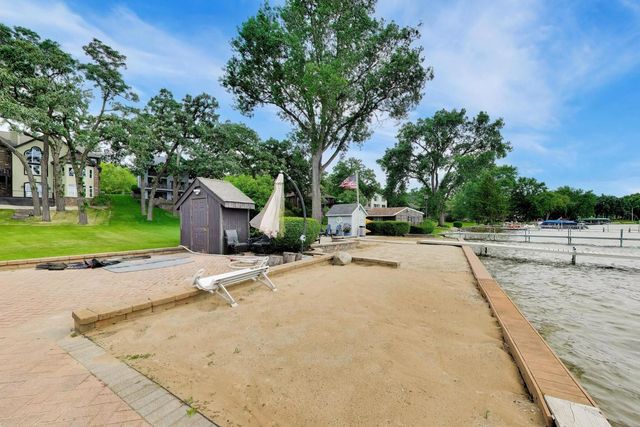 605 Lake Shore Boulevard, Wauconda, IL 60084