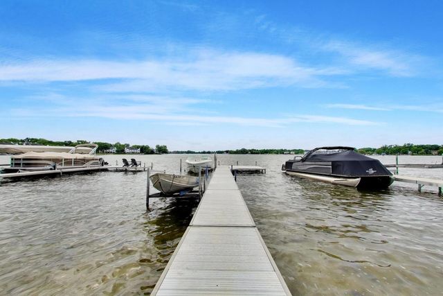 605 Lake Shore Boulevard, Wauconda, IL 60084