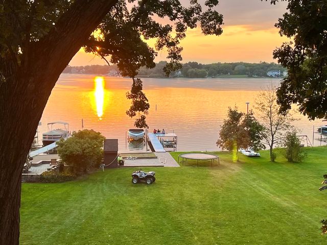 605 Lake Shore Boulevard, Wauconda, IL 60084