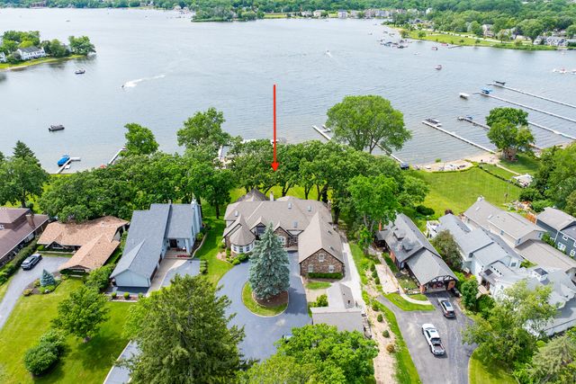 605 Lake Shore Boulevard, Wauconda, IL 60084