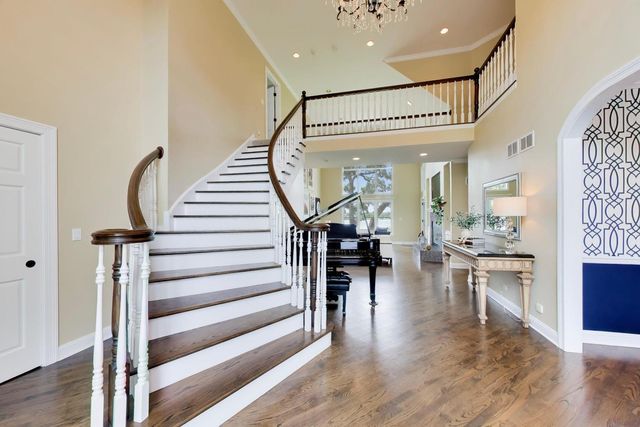 605 Lake Shore Boulevard, Wauconda, IL 60084