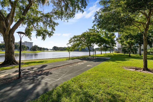 3095 N N Course 1008, Pompano Beach, FL 33069