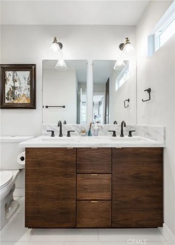 4039 Clayton Avenue, Los Angeles, CA 90027