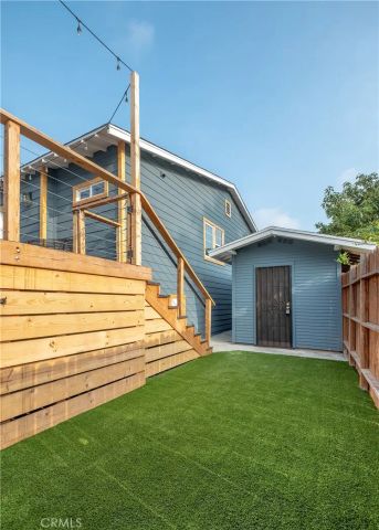 4039 Clayton Avenue, Los Angeles, CA 90027