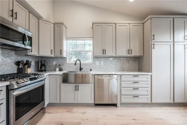 4039 Clayton Avenue, Los Angeles, CA 90027