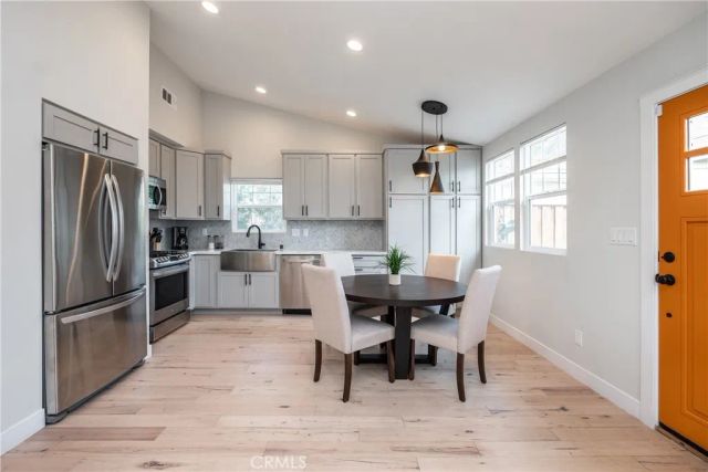 4039 Clayton Avenue, Los Angeles, CA 90027