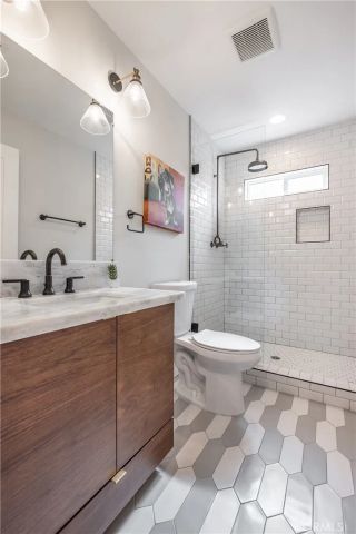 4039 Clayton Avenue, Los Angeles, CA 90027