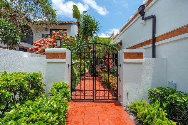 6517 Via Rosa, Boca Raton, FL 33433