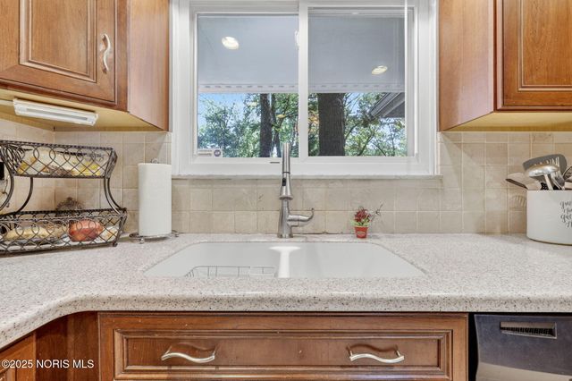 2523 Briarwood Lane, Toledo, OH 43615