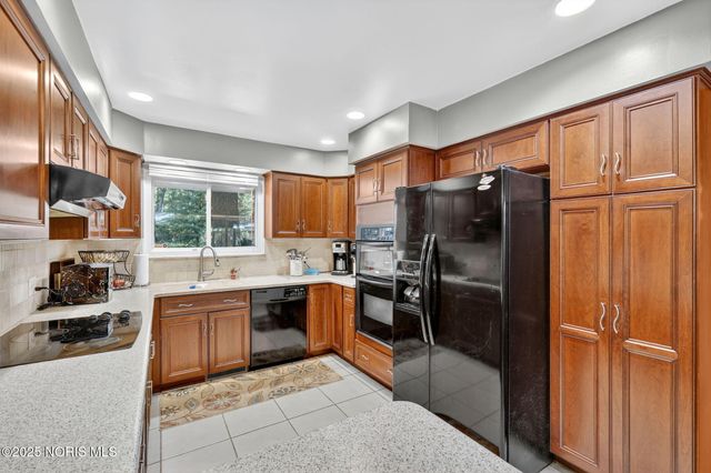 2523 Briarwood Lane, Toledo, OH 43615