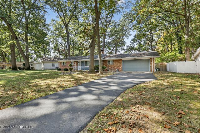 2523 Briarwood Lane, Toledo, OH 43615