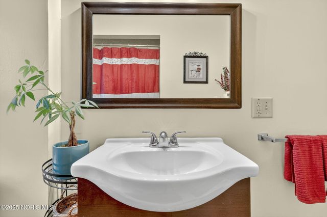 2523 Briarwood Lane, Toledo, OH 43615