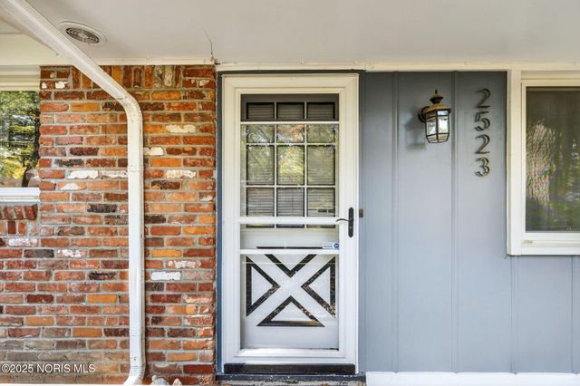 2523 Briarwood Lane, Toledo, OH 43615