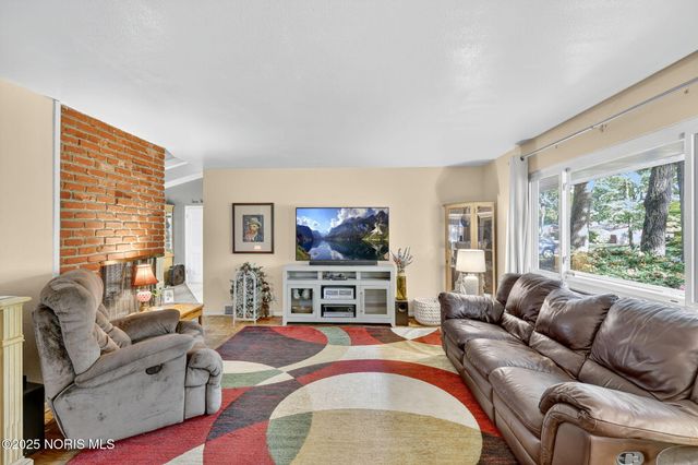 2523 Briarwood Lane, Toledo, OH 43615