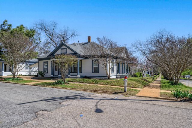 1231 W Main Street, Denison, TX 75020