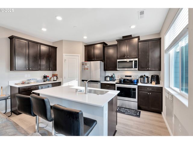 1929 Ne 100TH Cir, Vancouver, WA 98686